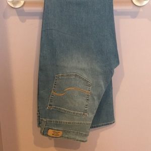 Levi’s Signature Modern Straight Jeans
